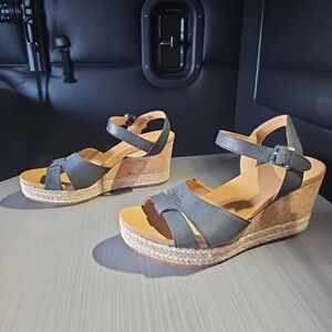 UGG Cloverdale Wedge Sandals Women's‎ Size US 7.5 Black NWOB Condition